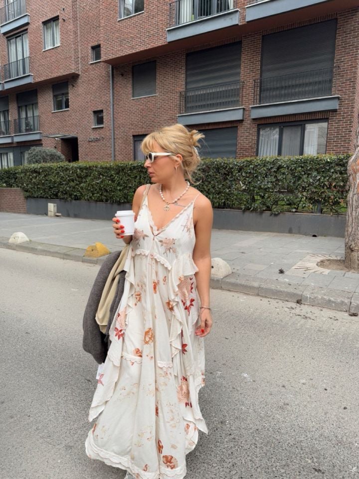 KREM-KAHVE İŞLEMELİ İTHAL ELBİSE