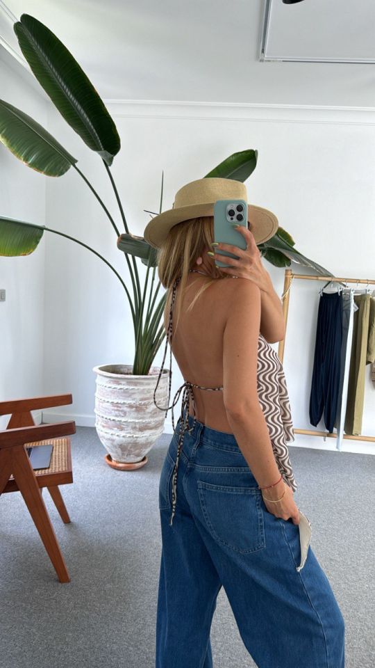 HALTER YAKA SIRT DETAY BLUZ