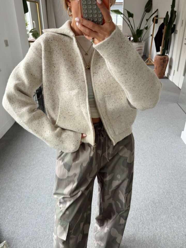 KREM YÜN FERMUARLI HIRKA