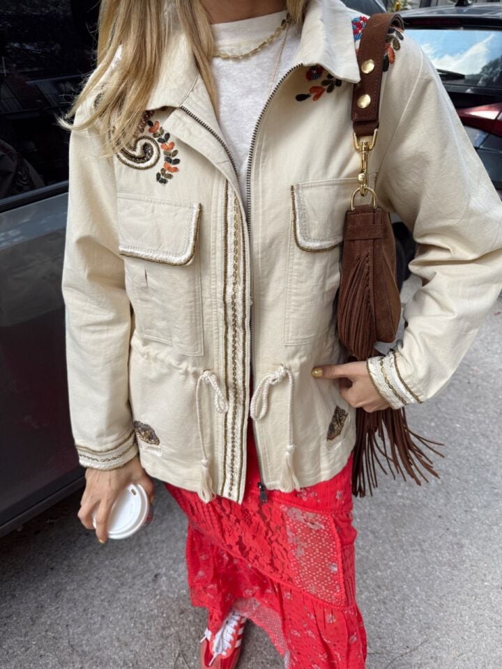 BEJ BONCUK-İŞLEMELİ İTHAL CEKET