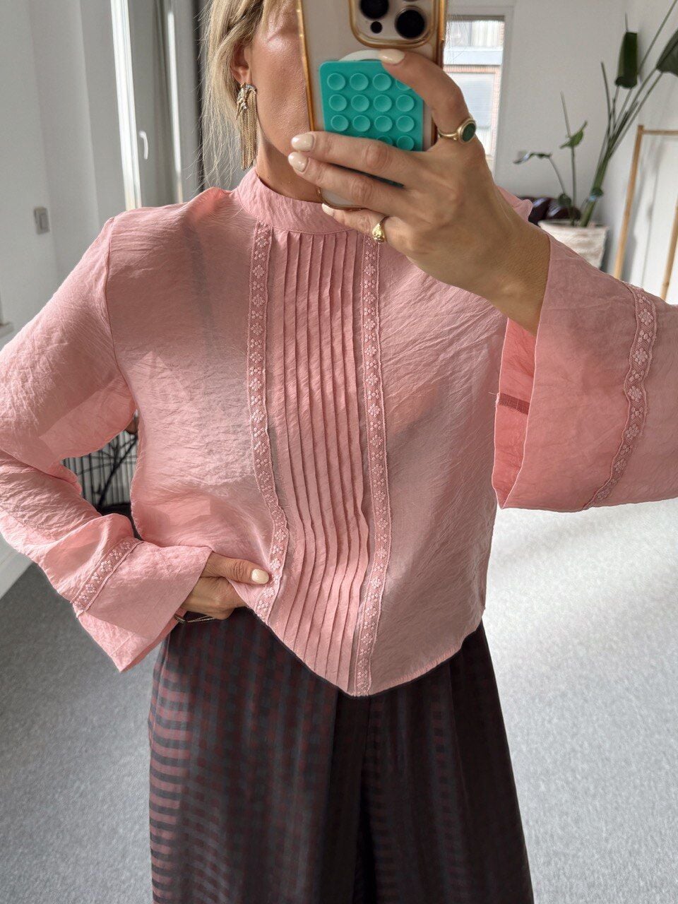 PEMBE NERVÜR DETAY BLUZ