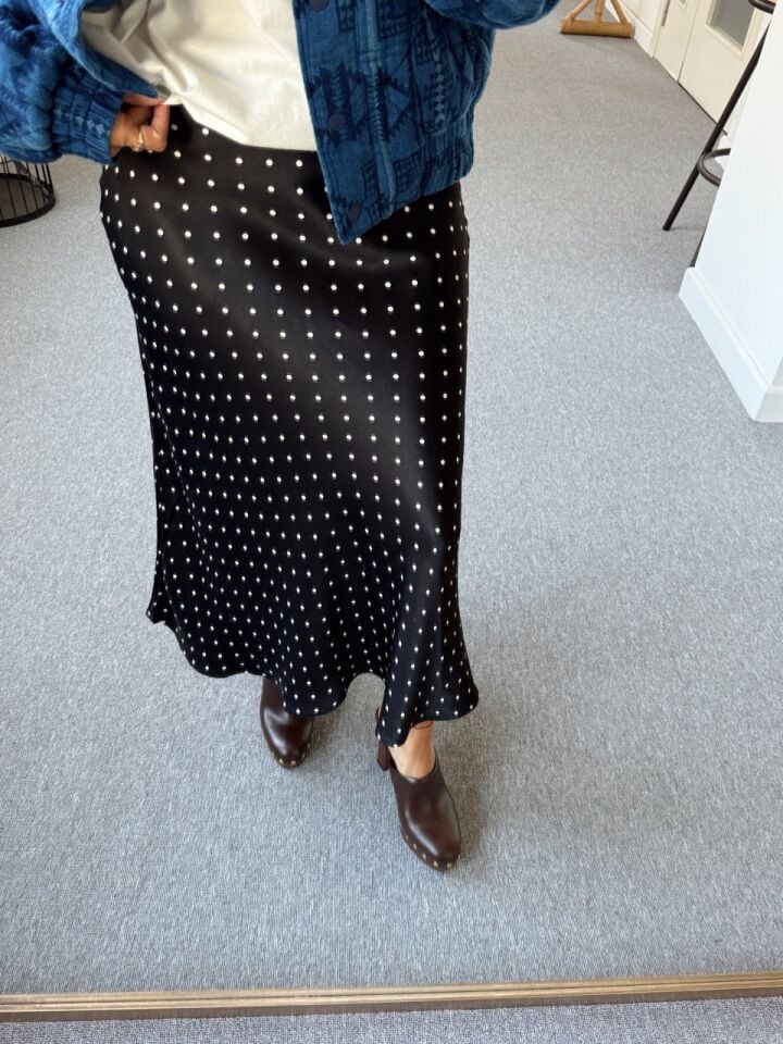 SİYAH PUANTİYE DESEN SATEN ETEK