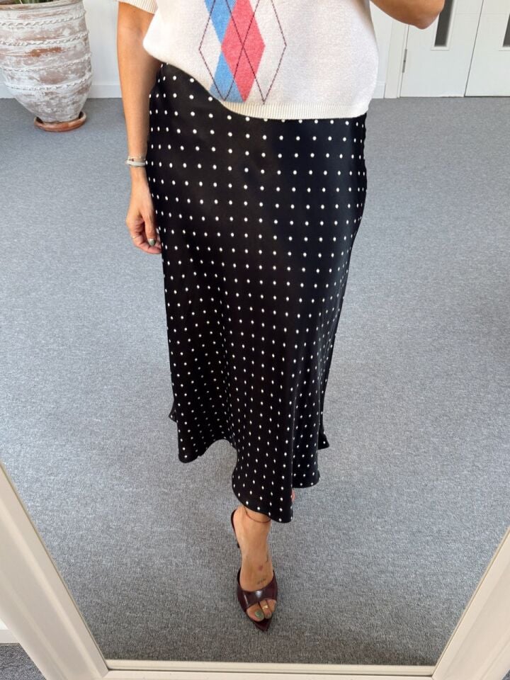 SİYAH PUANTİYE DESEN SATEN ETEK