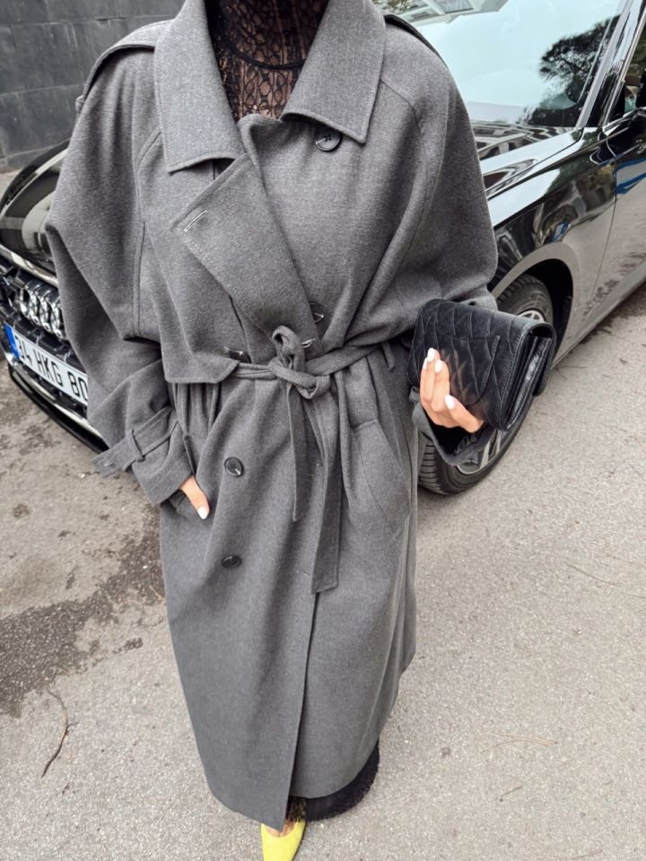 KOYU GRİ KEMERLİ KABAN