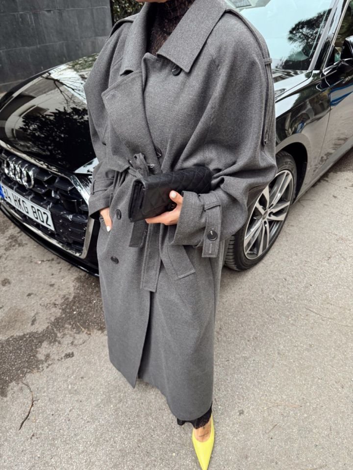 KOYU GRİ KEMERLİ KABAN