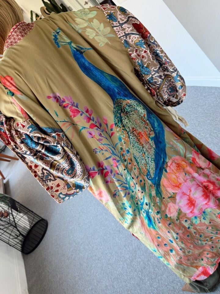 YEŞİL TAVUS KUŞU DESEN KAFTAN