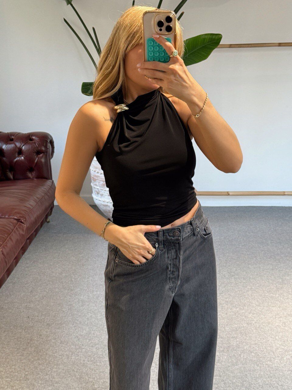 SİYAH TOKA DETAY BLUZ