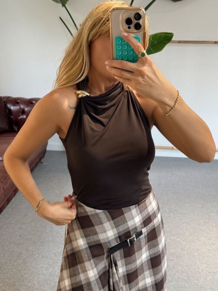 KAHVE TOKA DETAY BLUZ