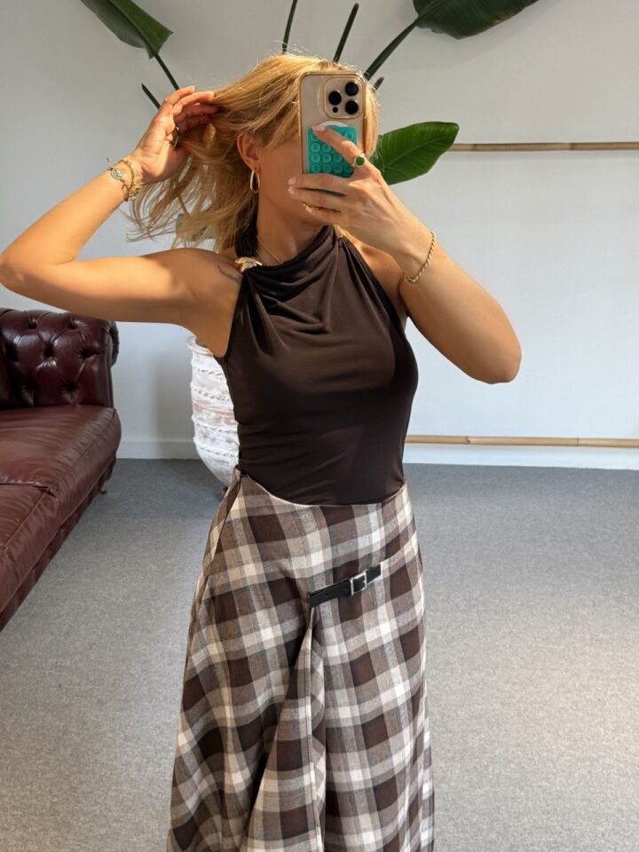 KAHVE TOKA DETAY BLUZ XS