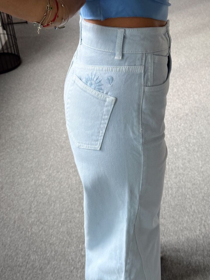 AÇIK MAVİ NAKIŞ DETAYLI STRAİGHT JEAN