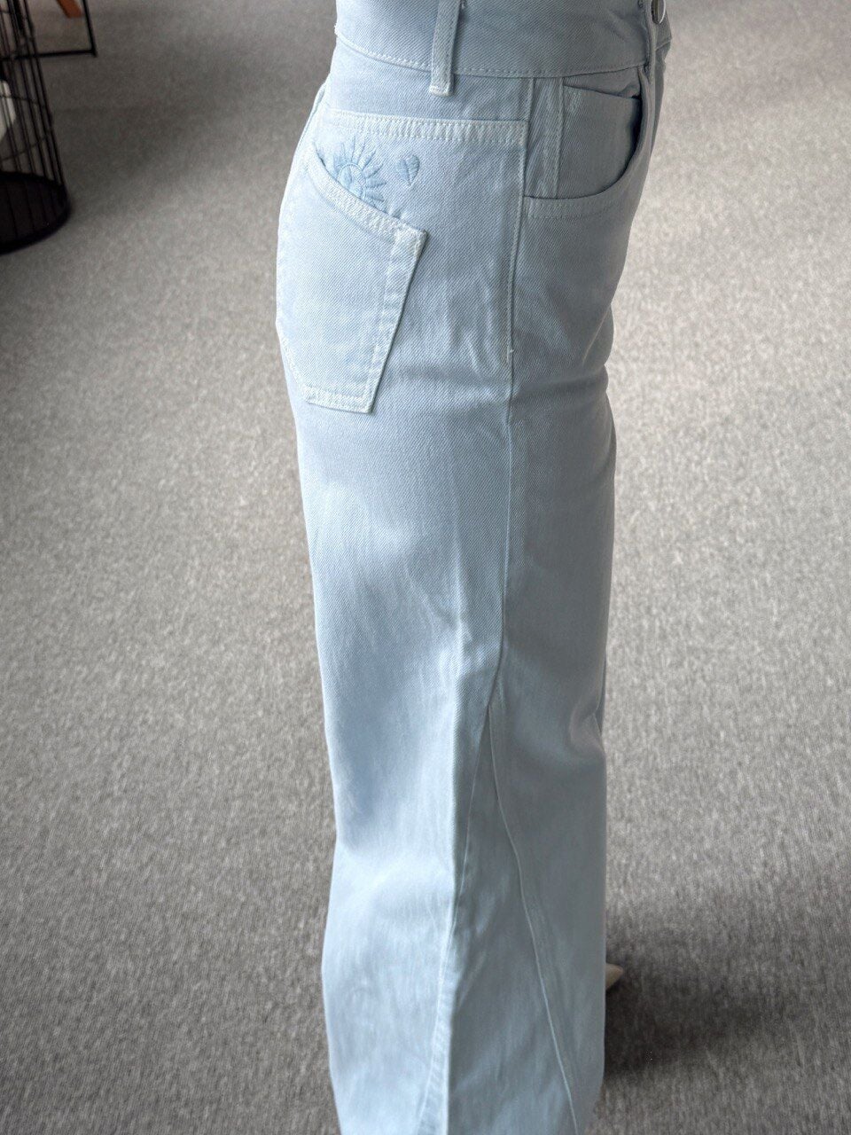 AÇIK MAVİ NAKIŞ DETAYLI STRAİGHT JEAN