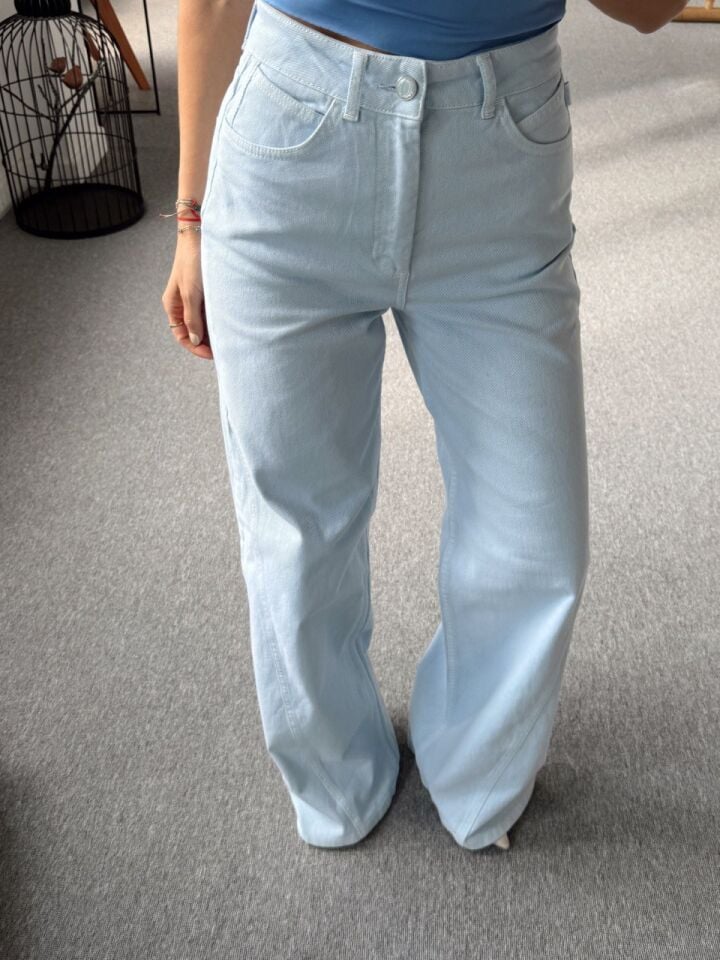 AÇIK MAVİ NAKIŞ DETAYLI STRAİGHT JEAN