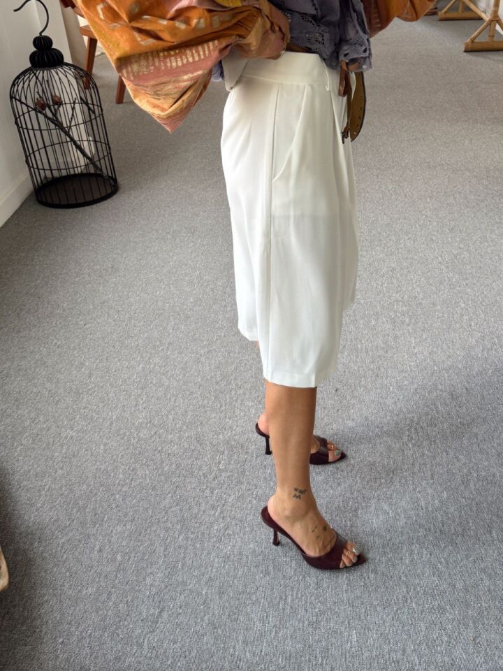 BEYAZ KREP KUMAŞ PENSLİ BERMUDA