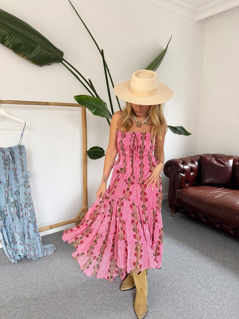 PEMBE GİPE DETAYLI ÇİÇEKLİ İTHAL ELBİSE