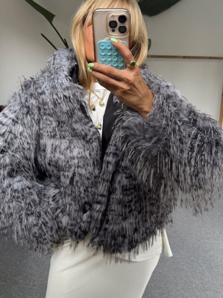 GRİ KAPÜŞONLU KÜRK MONT