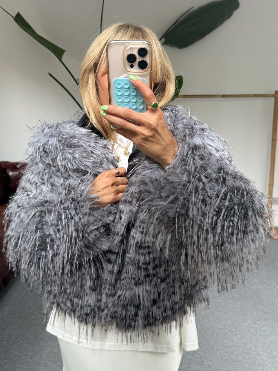 GRİ KAPÜŞONLU KÜRK MONT