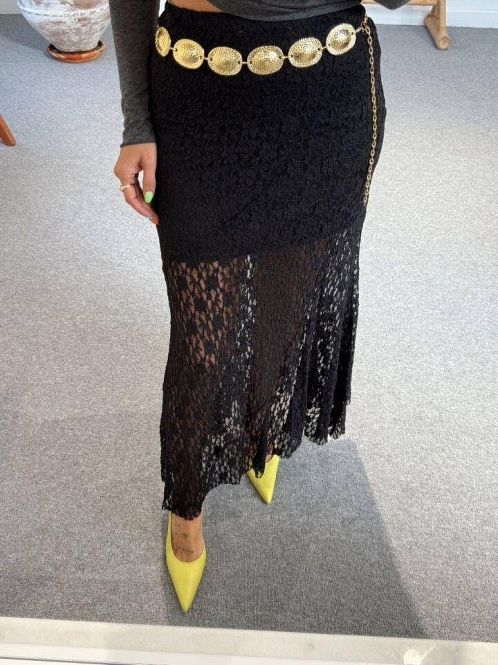 SİYAH ASTARLI DANTEL ETEK