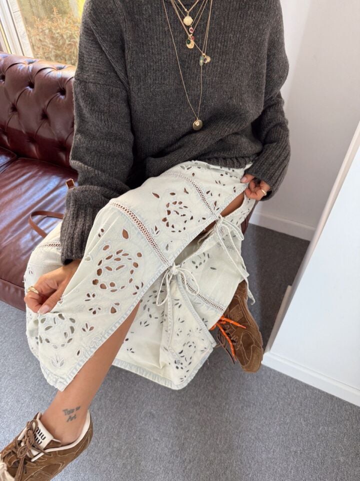 MAVİ FİSTO İŞLEMELİ BAĞLAMALI İTHAL PANTOLON