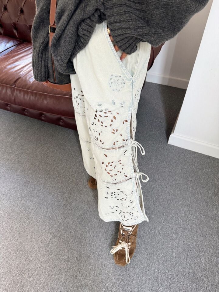 MAVİ FİSTO İŞLEMELİ BAĞLAMALI İTHAL PANTOLON