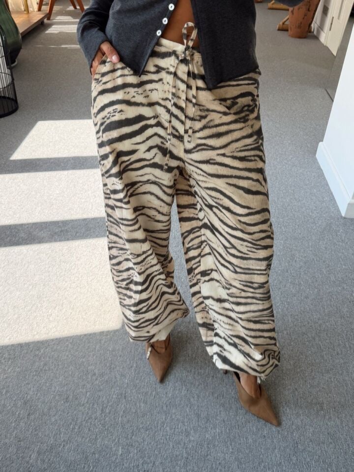 ZEBRA DESENLİ BEJ PANTOLON