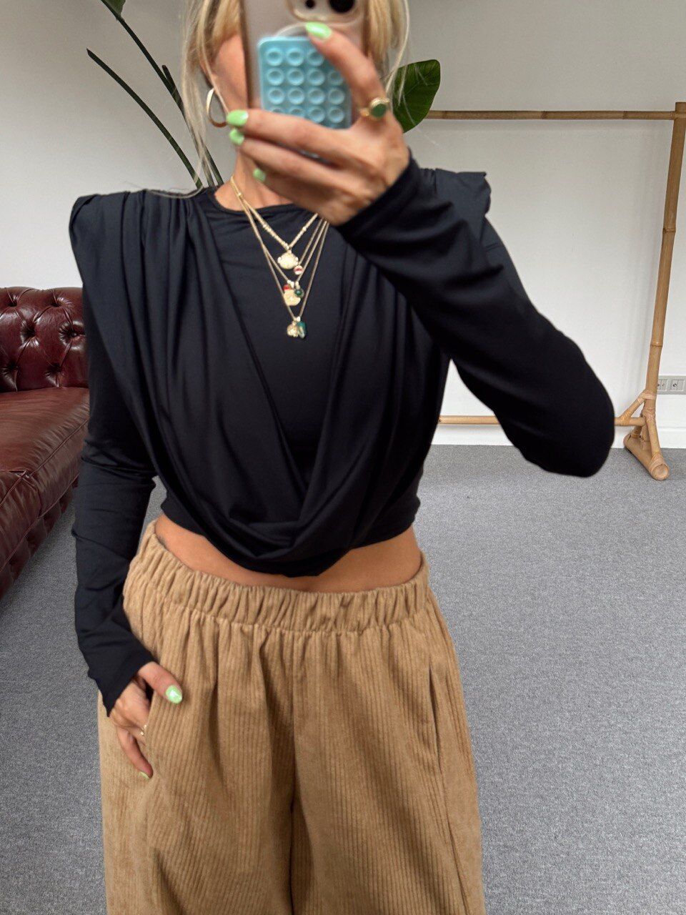 SİYAH VATKALI TASARIM BLUZ