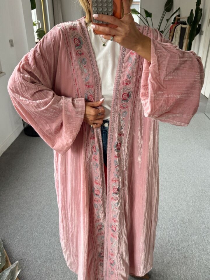 PEMBE KADİFE İTHAL KAFTAN