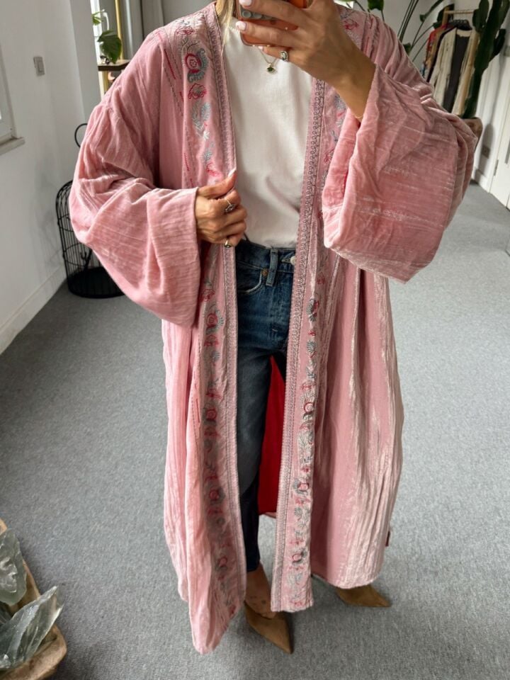 PEMBE KADİFE İTHAL KAFTAN