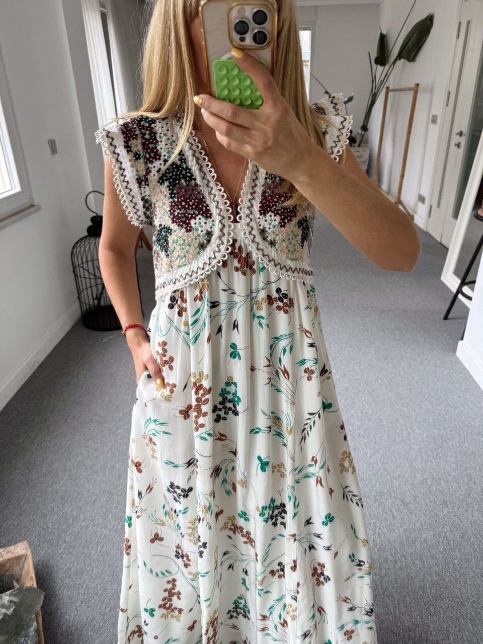 KREM FLORAL DESENLİ MAXI İTHAL ELBİSE