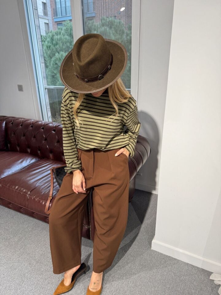 KAHVERENGİ ÖNDEN PENS DETAYLI KUMAŞ PANTOLON