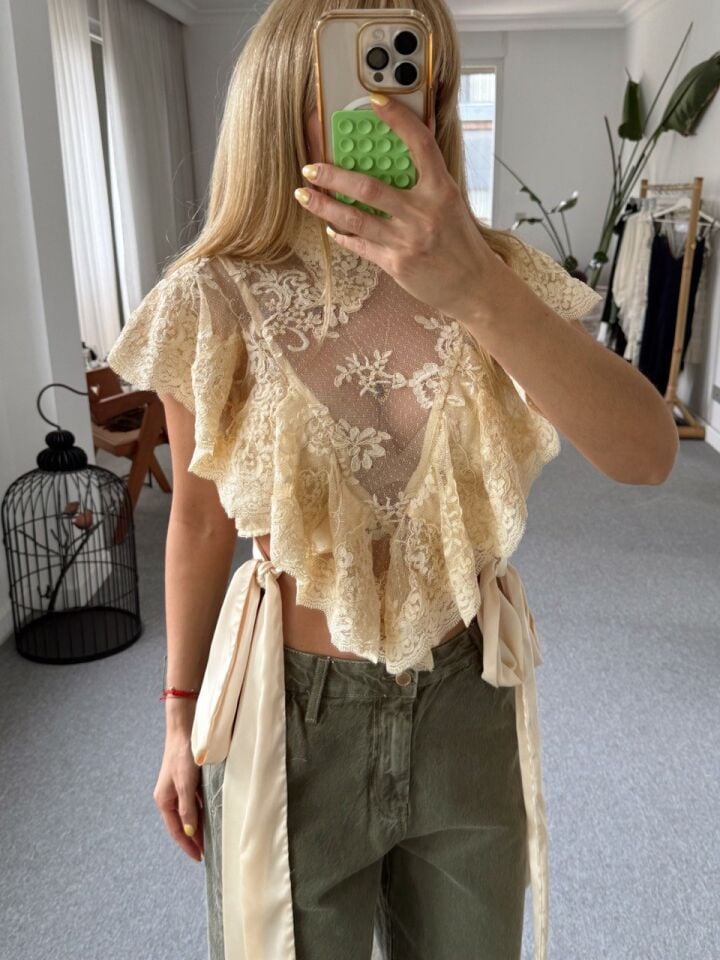 SARI DANTEL İŞLEMELİ İTHAL BÜSTİYER