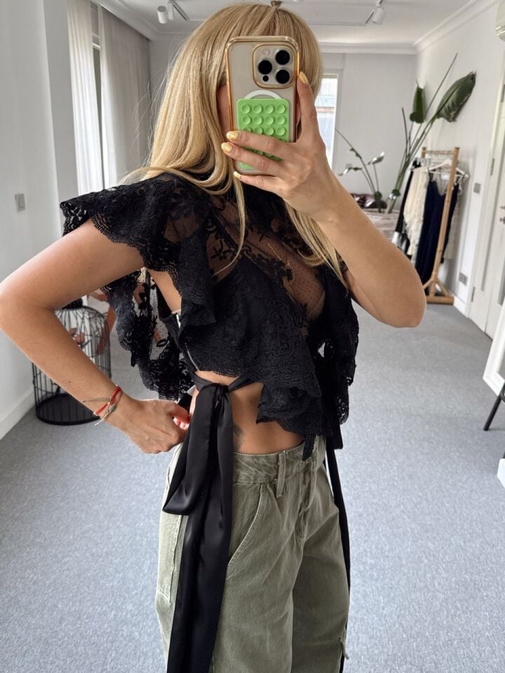 SİYAH DANTEL İŞLEMELİ İTHAL BÜSTİYER