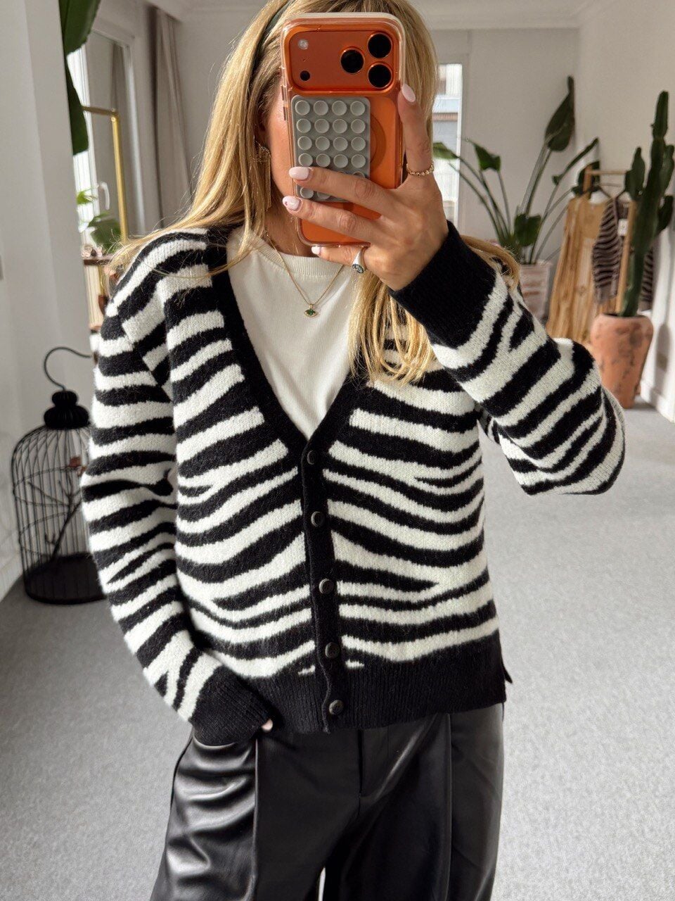 SİYAH ZEBRA YÜN HIRKA