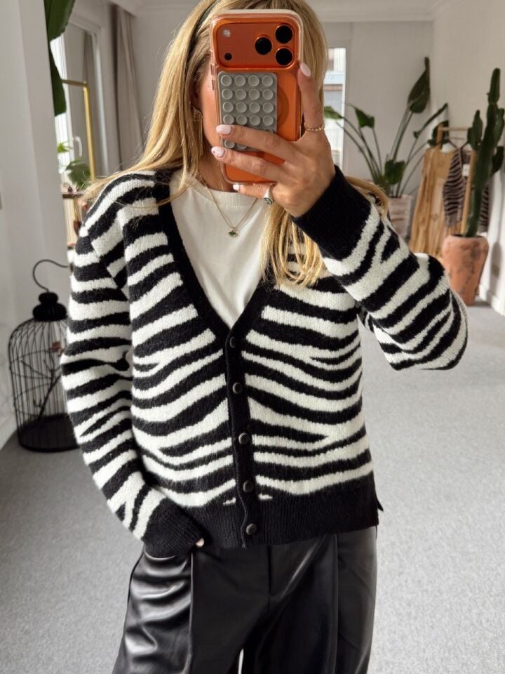 SİYAH ZEBRA YÜN HIRKA