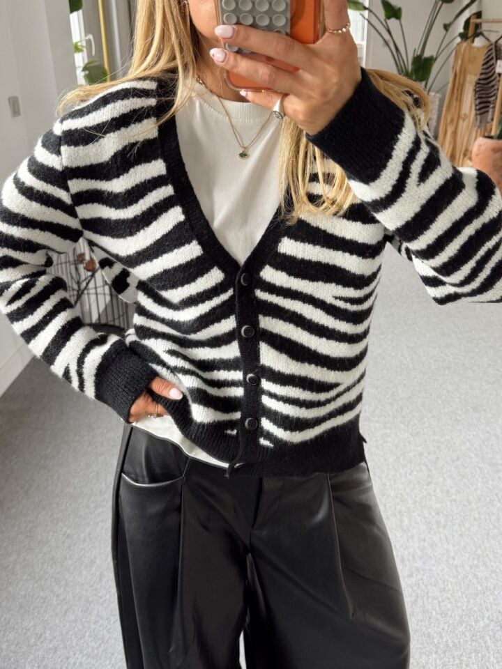 SİYAH ZEBRA YÜN HIRKA