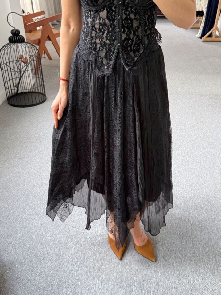 SİYAH TÜL DANTEL PARÇALI İTHAL ETEK