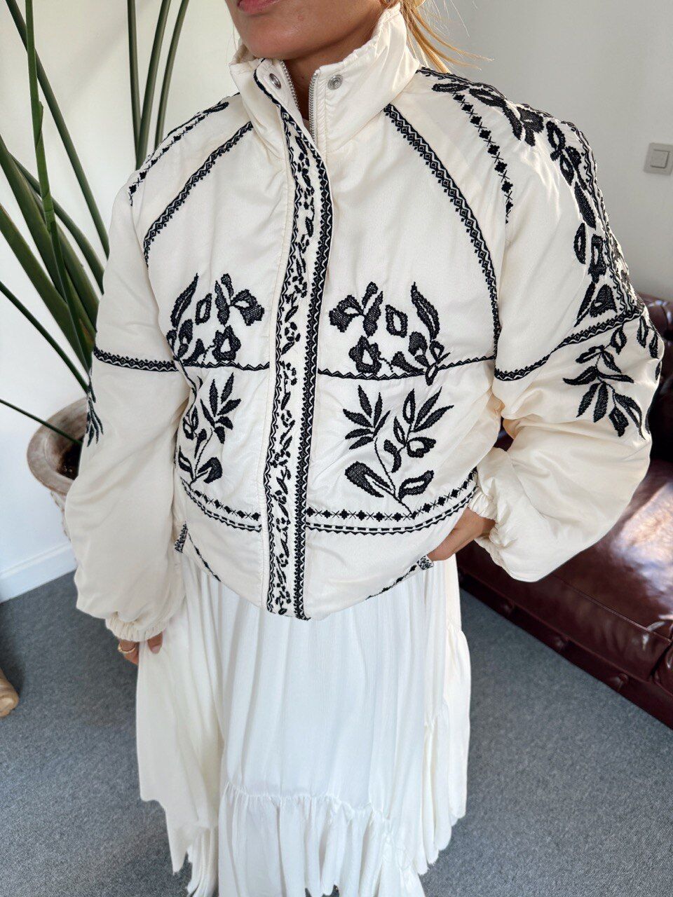 EKRU İŞLEMELİ  İTHAL CEKET