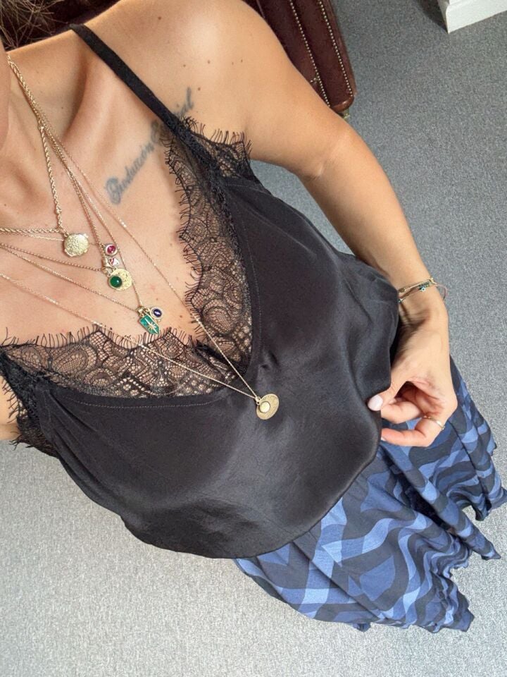 SİYAH DANTEL DETAY İPEK İTHAL BLUZ