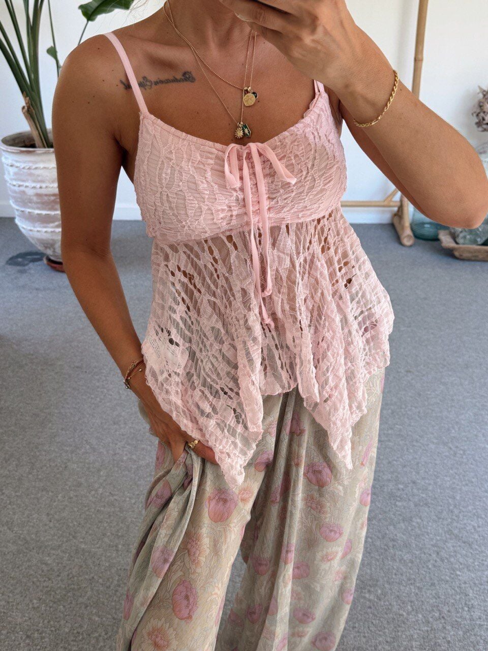 PEMBE ASKILI DANTEL TOP