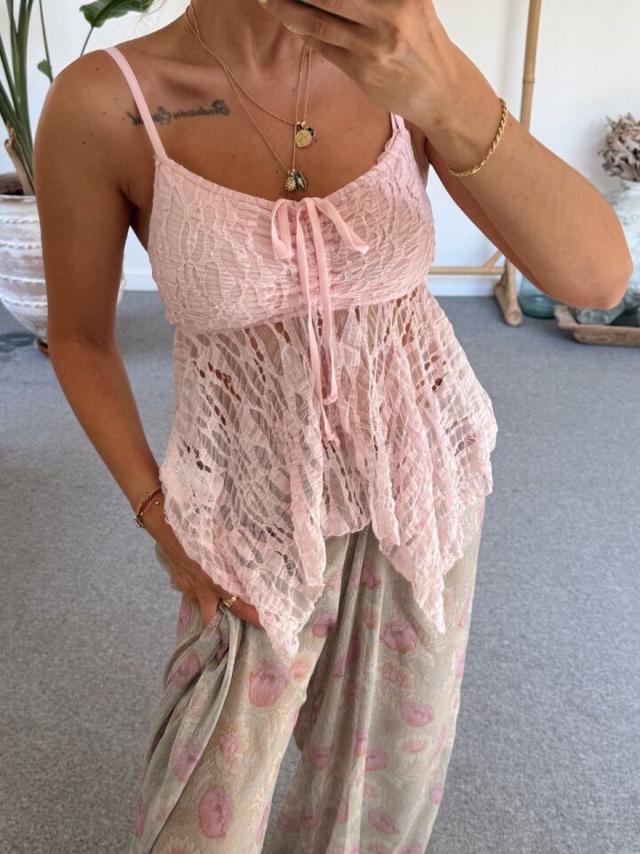 PEMBE ASKILI DANTEL TOP