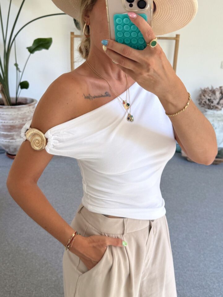 BEYAZ ASİMETRİK TOKA DETAY TOP