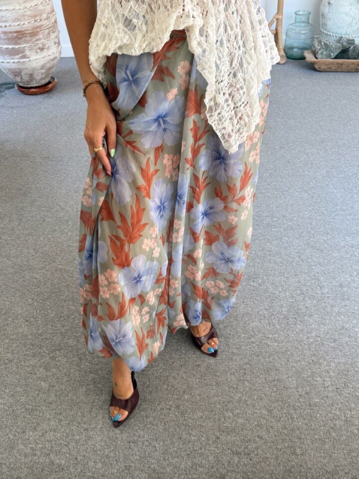 MAVİ ÇİÇEK DESEN ASTARLI ŞALVAR PANTOLON