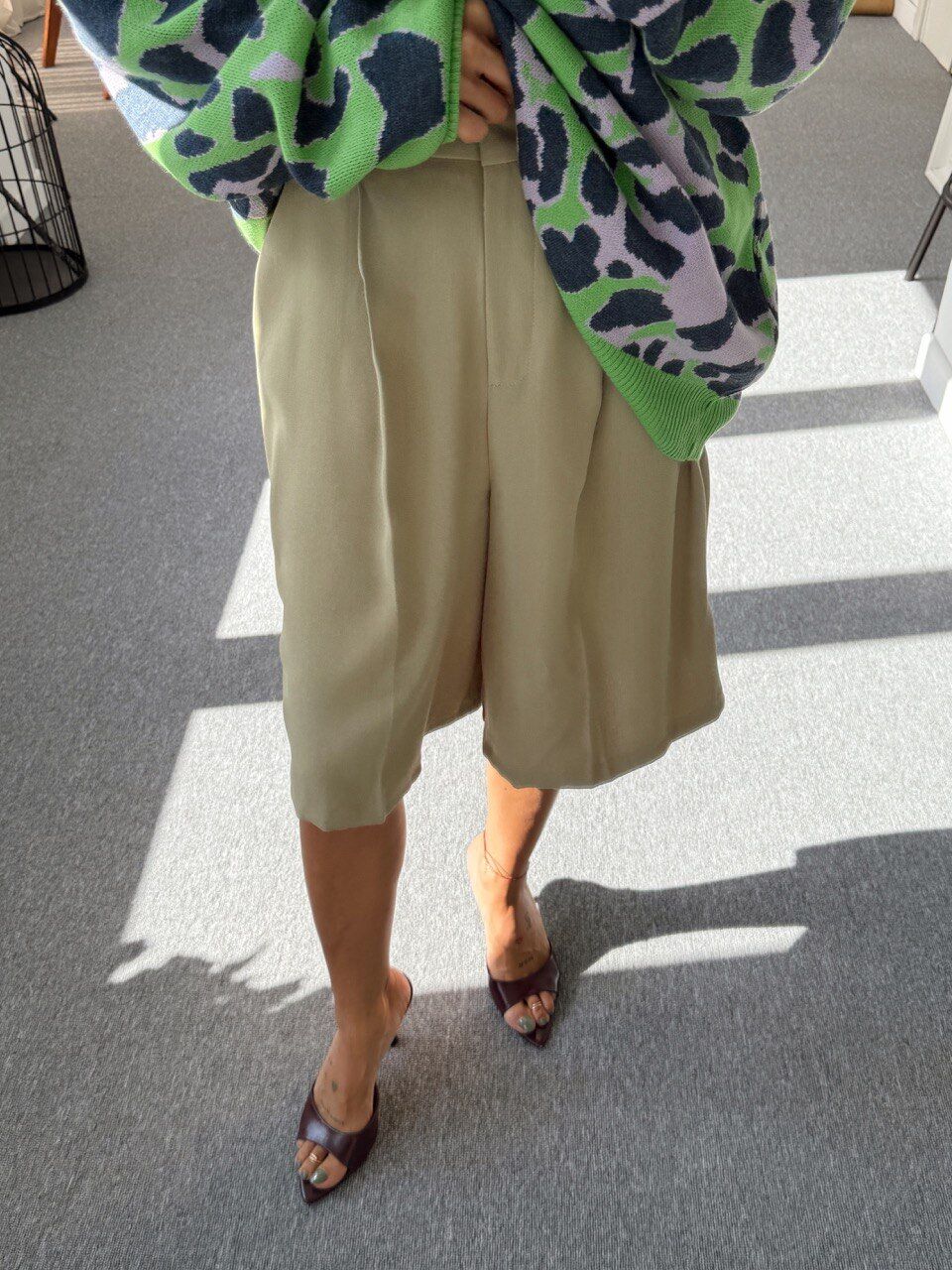 HAKİ KREP KUMAŞ PENSLİ BERMUDA