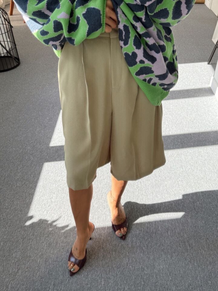 HAKİ KREP KUMAŞ PENSLİ BERMUDA