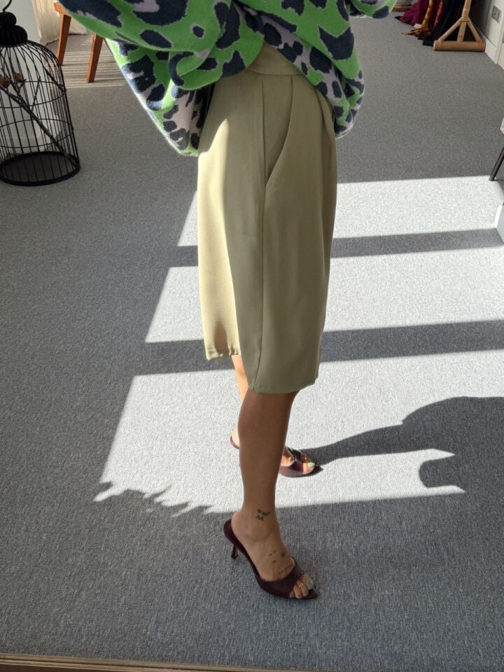 HAKİ KREP KUMAŞ PENSLİ BERMUDA