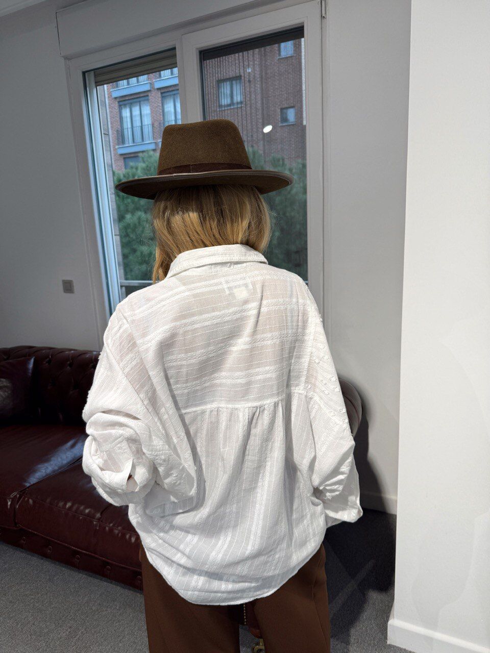 BEYAZ PAMUKLU İTHAL GÖMLEK