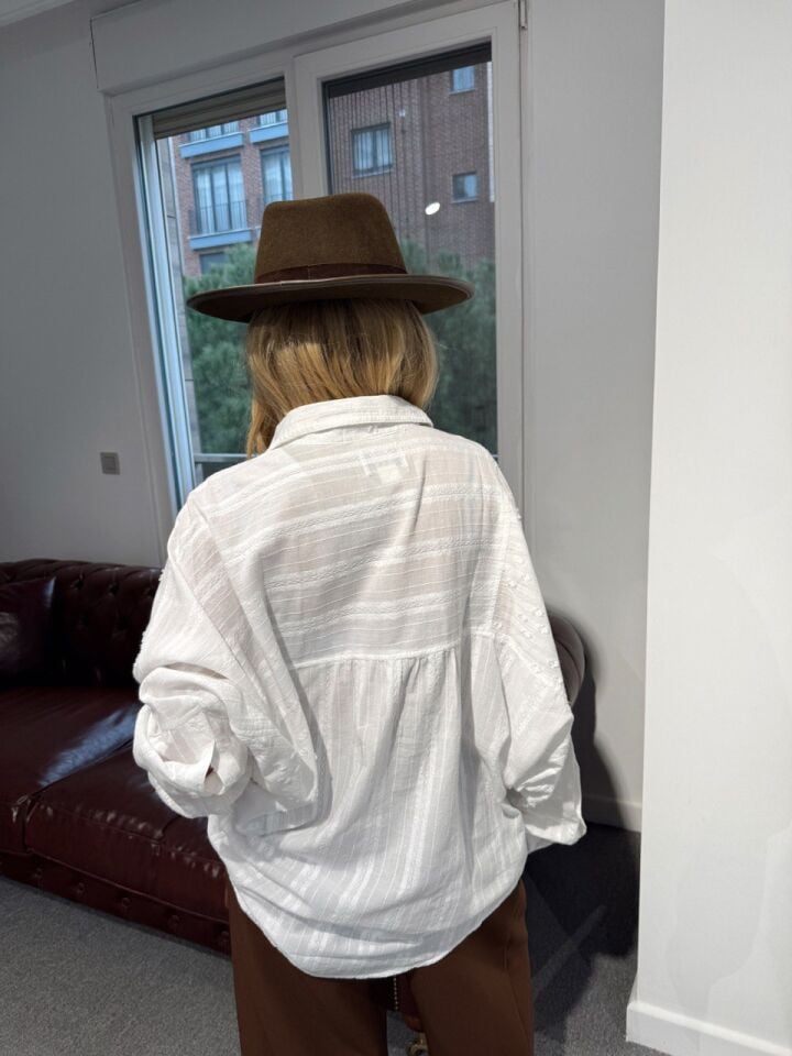 BEYAZ PAMUKLU İTHAL GÖMLEK