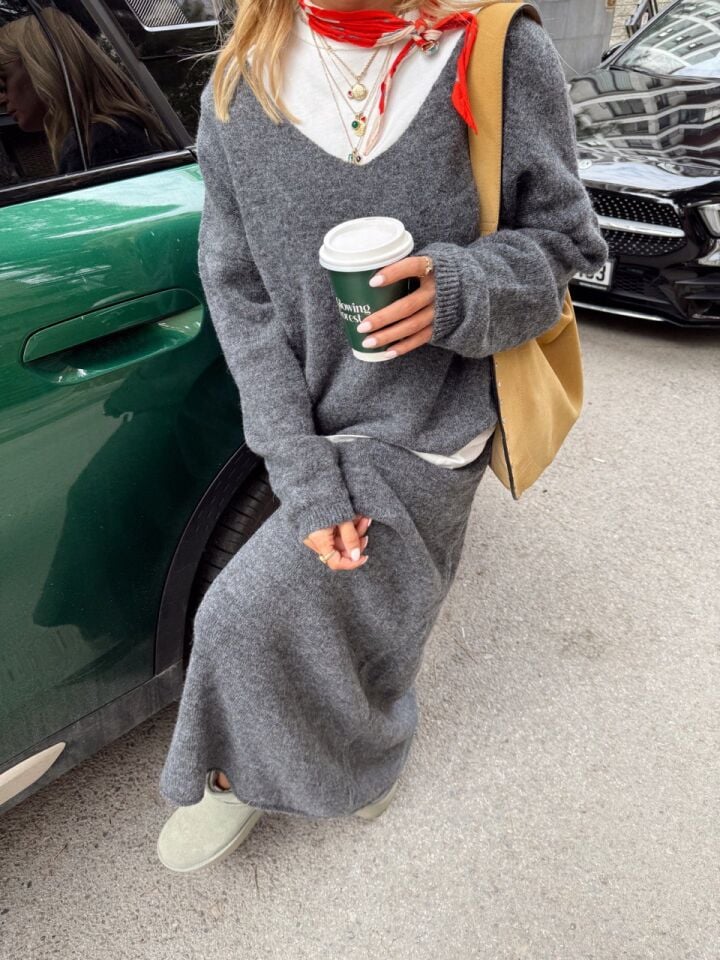 GRİ V YAKA TRİKO ETEK TAKIM