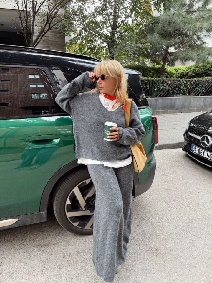 GRİ V YAKA TRİKO ETEK TAKIM