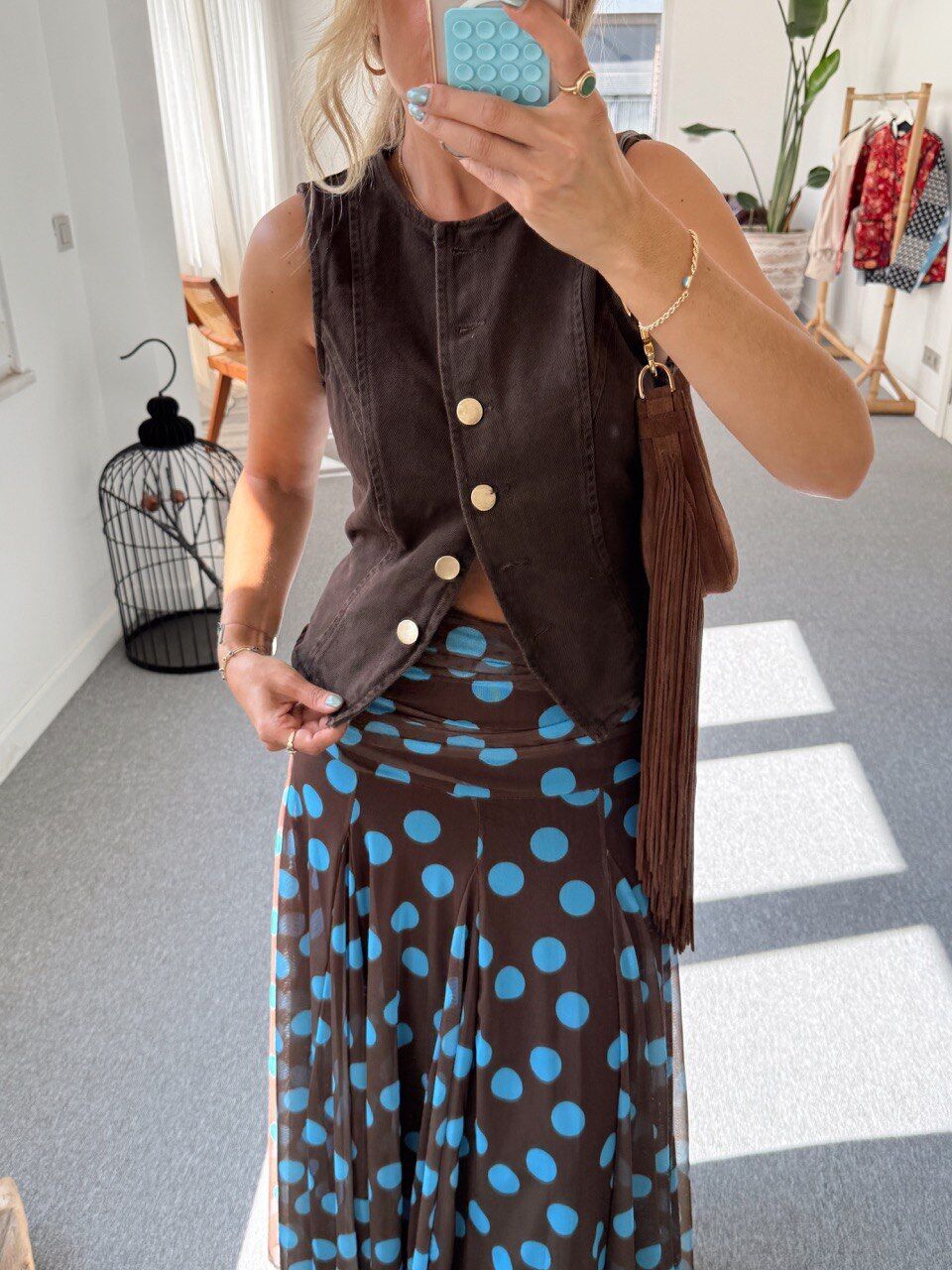 KAHVE KOLSUZ DÜĞME DETAY YELEK