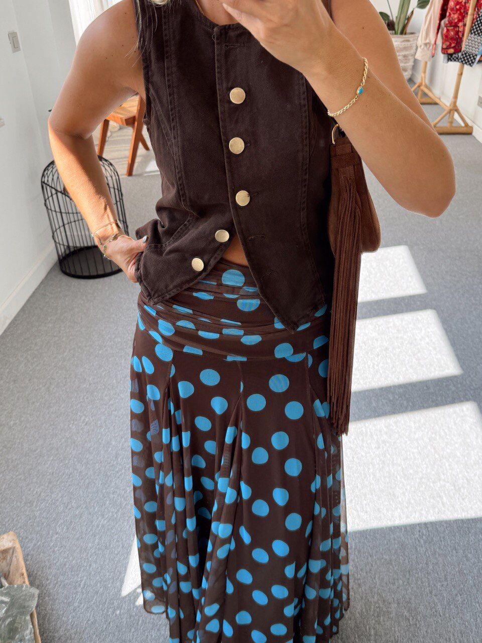 KAHVE KOLSUZ DÜĞME DETAY YELEK